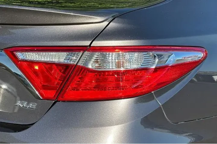 $14598 : Toyota Camry 2015 SE 4dr Sed image 9