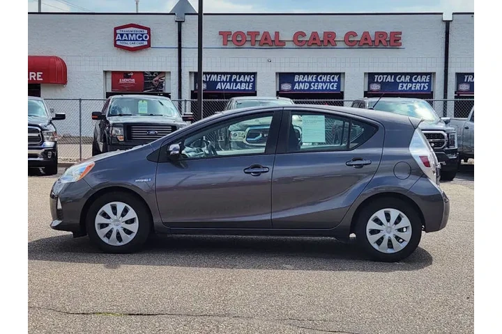 $13270 : 2013 Prius c Two image 3