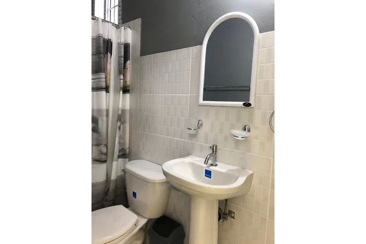 $350 : Cuarto Estudio para solter@ image 8