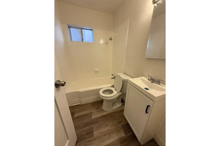 $1100 : Apt. en renta en Huntington image 5