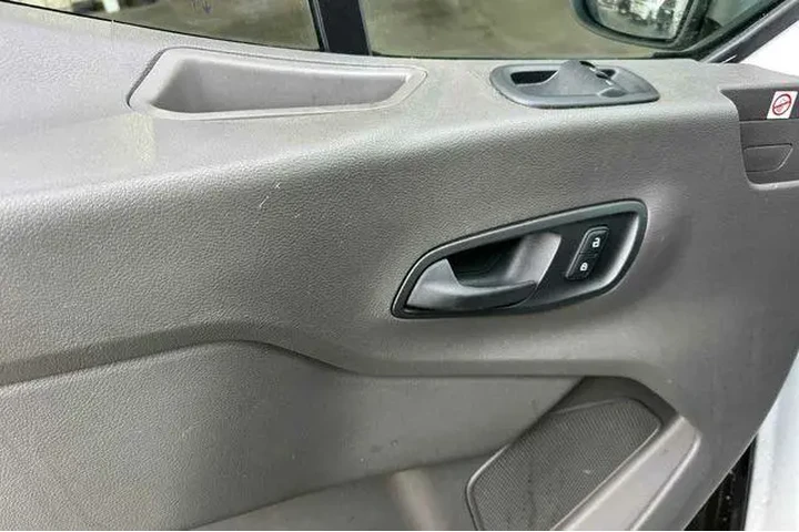 $33900 : Ford Transit 2020 250 3dr SW image 10