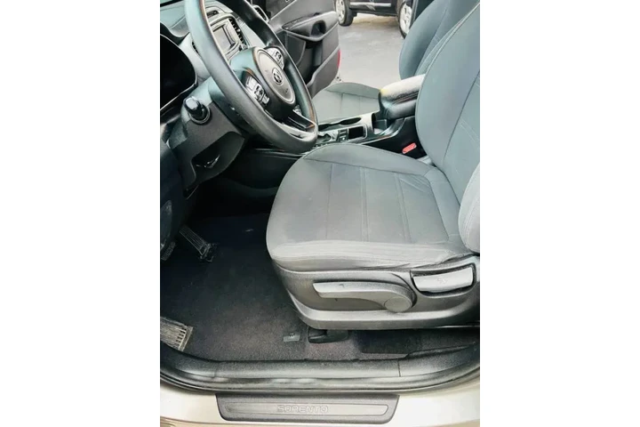 $10500 : 2016 Sorento LX V6 image 7