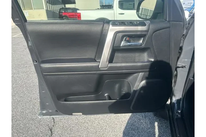 $36998 : Toyota 4Runner 2024 4x4 SR5 image 10