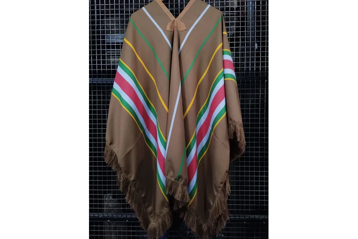 $400000 : Ponchos y tejidos Calamaco. image 4