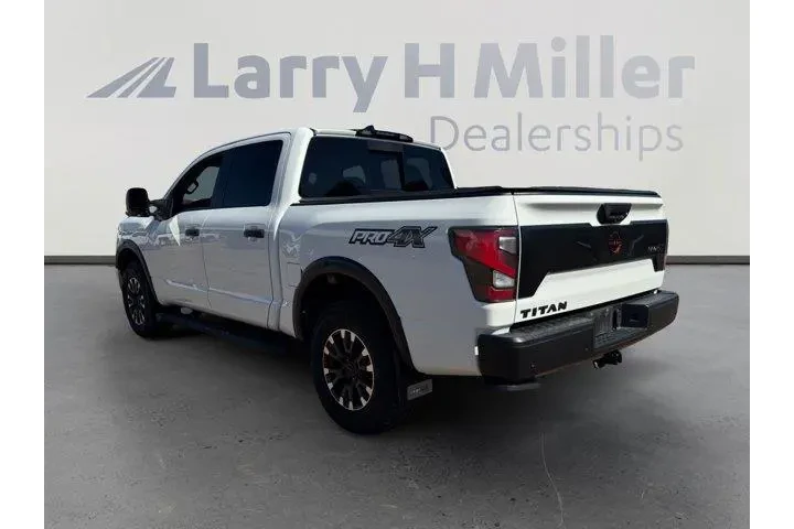 Nissan Titan 2023 4x4 PRO-4X image 3