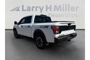 Nissan Titan 2023 4x4 PRO-4X thumbnail