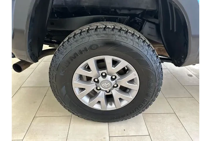 $27985 : Toyota Tacoma 2018 4x4 TRD S image 9