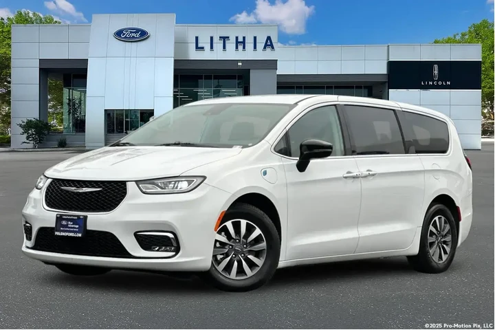 $27995 : Chrysler Pacifica Plug-In Hy image 1