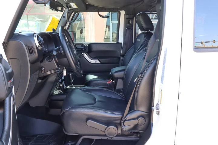 $17779 : 2017 Wrangler Unlimited Sahara image 7