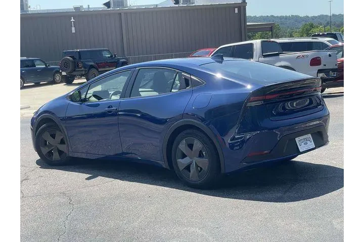$25790 : Toyota Prius 2024 LE 4dr Hat image 6