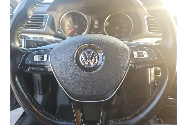 $9077 : Pre-Owned 2017 Passat 1.8T SE image 6