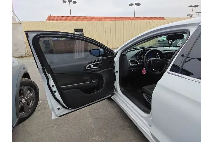 $6394 : Chrysler 200 2015 Limited 4d image 6