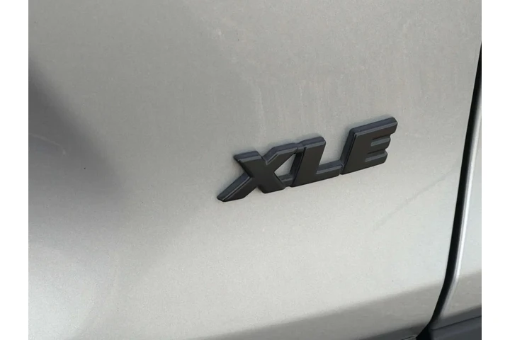 $31680 : Toyota RAV4 2023 XLE Premium image 7