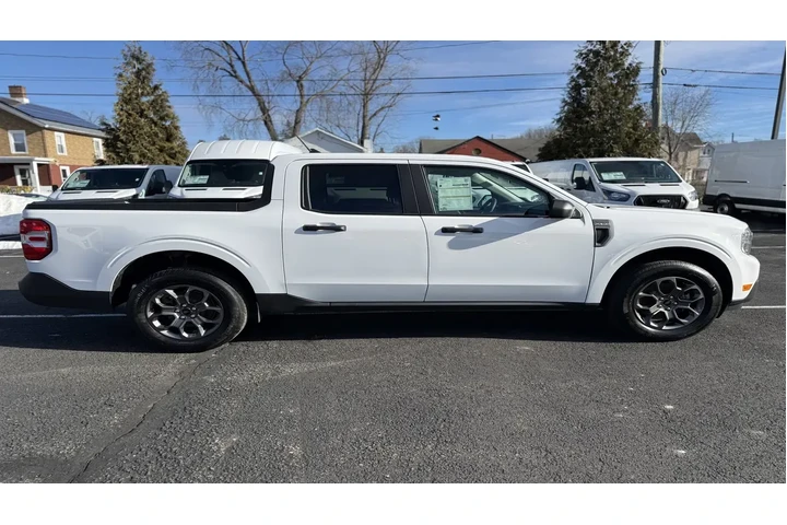 $27780 : Ford Maverick 2024 AWD XLT 4 image 8