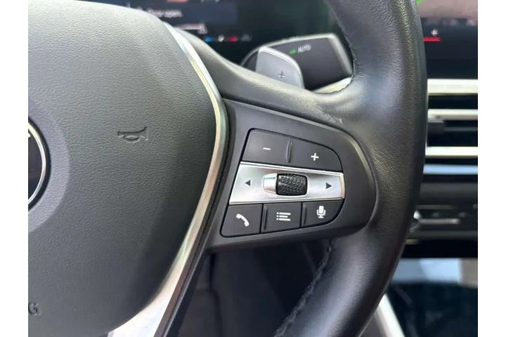 2023 BMW 3-Series 330i image 8