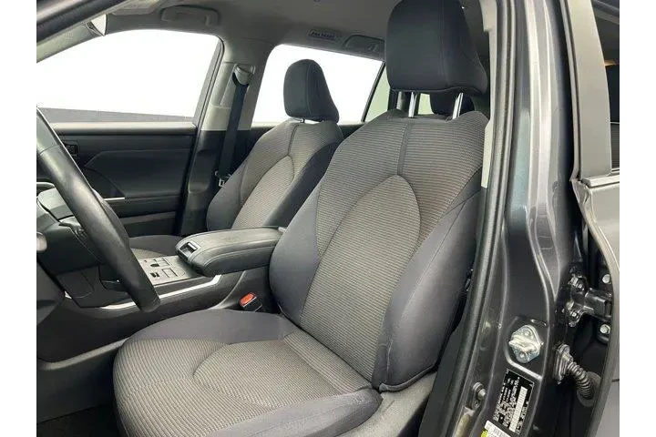 $29598 : Toyota Highlander 2023 AWD L image 10