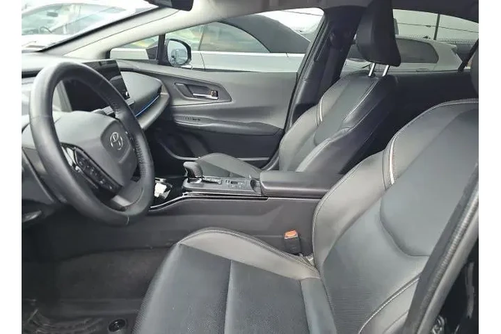 $28800 : Toyota Prius 2025 LE 4dr Hat image 6