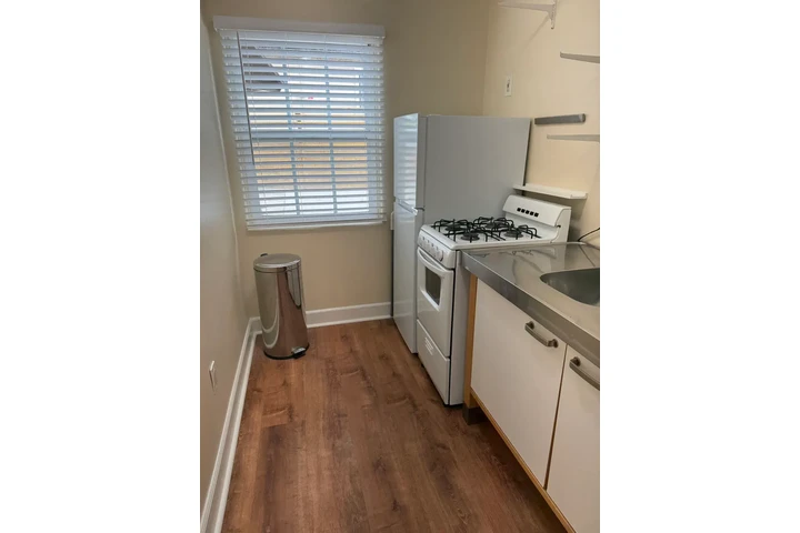 $1100 : Cozy 1-Bedroom and 1-Bathroom image 6