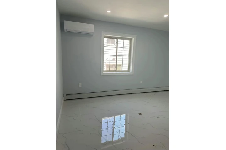 $2700 : 2 bedroom in college point image 1