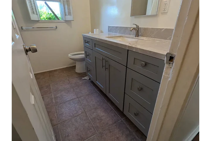 $1700 : west#LANCASTER,CA✝️available☪️ image 2