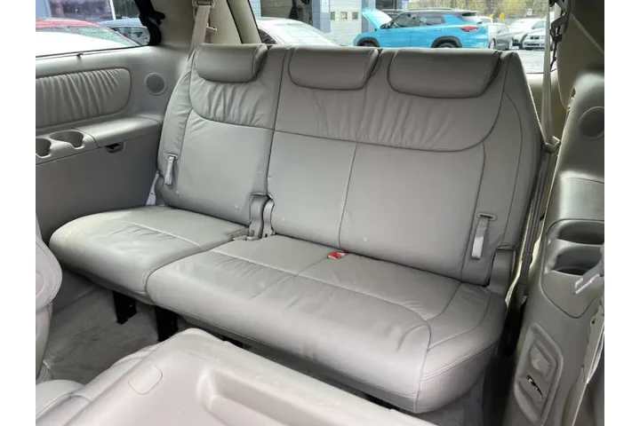 $9500 : 2010 Sienna XLE Limited image 10