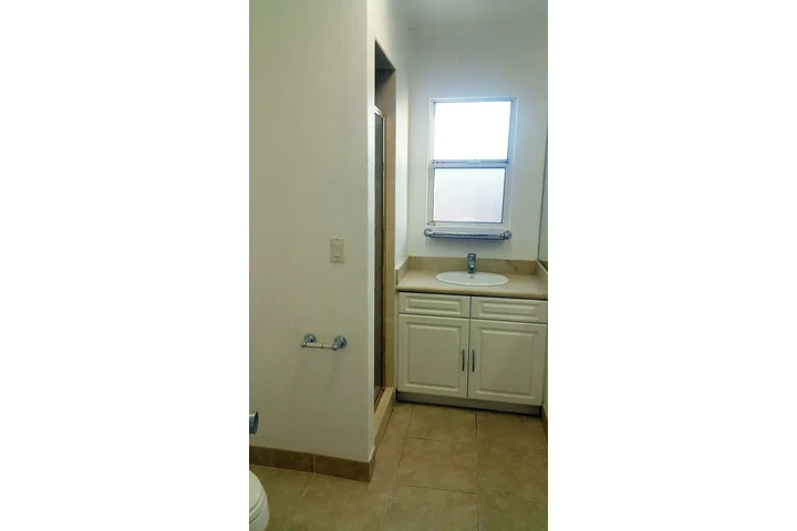 $1375 : North Hollywood 🏡 image 3