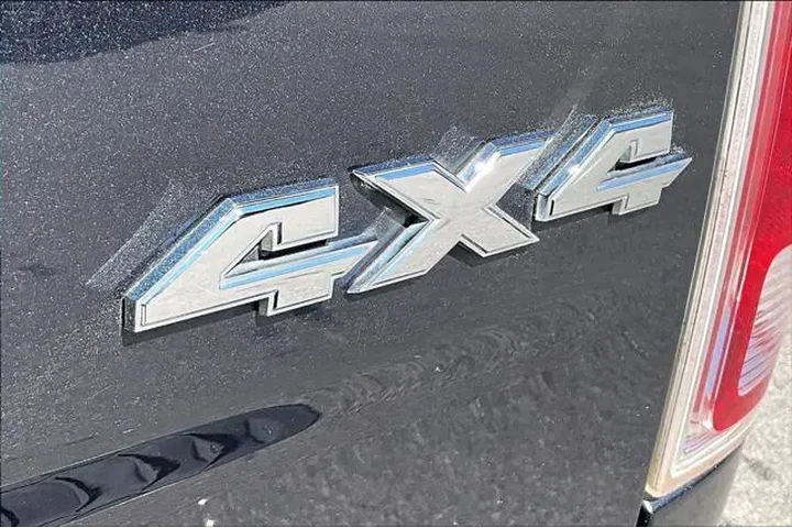 $26498 : Ram 1500 2017 4x4 Laramie 4d image 9