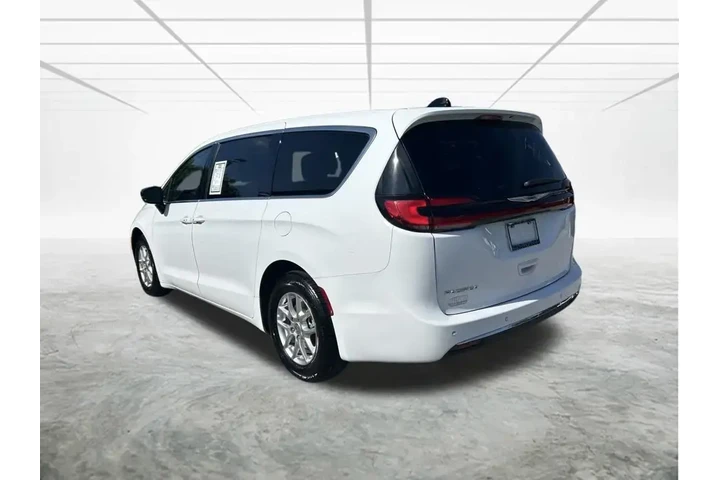 $21778 : Chrysler Pacifica 2024 Touri image 6