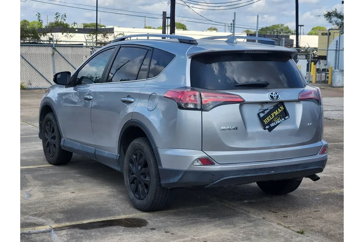 Toyota RAV4 2017 LE 4dr SUV image 4