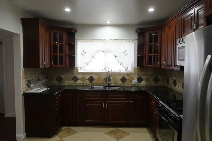 $2700 : RENTO CASA DE 3 HABITACIONES image 3