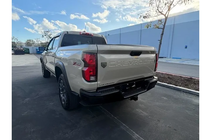 2024 Colorado Z71 4WD image 3