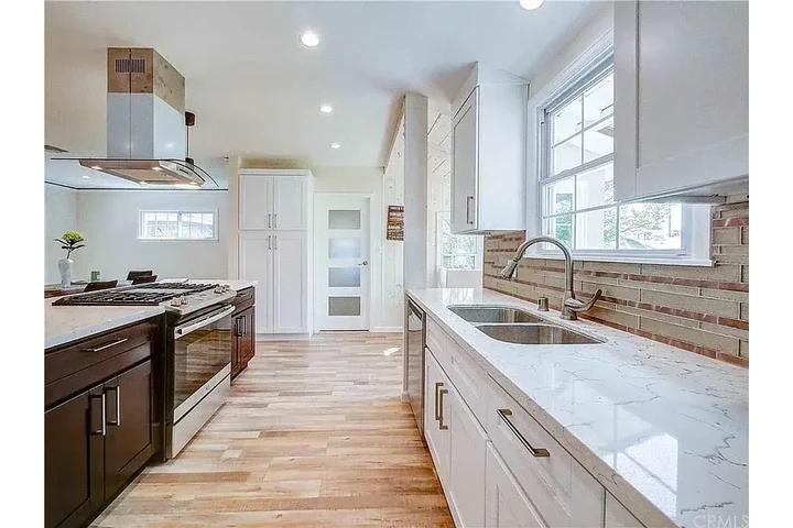 $2290 : Beautiful, well-kept image 4