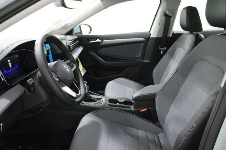$25991 : Volkswagen Jetta 2025 SE 4dr image 5