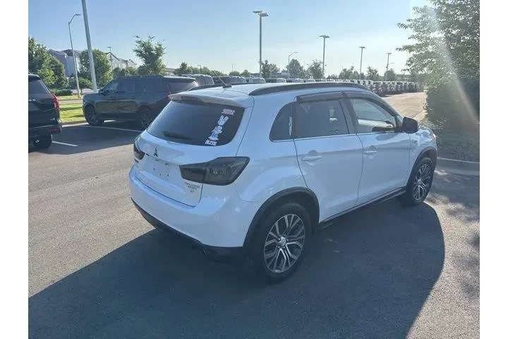 $10000 : Mitsubishi Outlander Sport 2 image 9