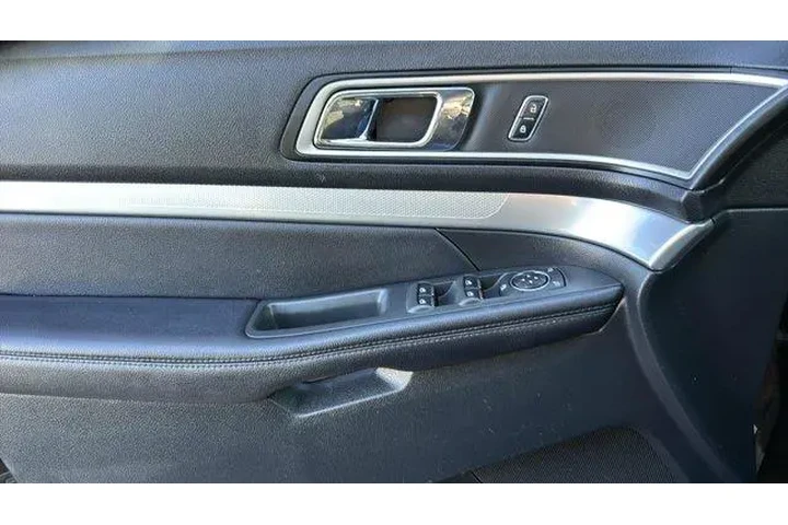 $11612 : Ford Explorer 2017 XLT 4dr S image 8