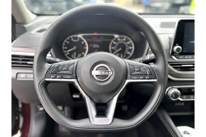 2023 Altima SV FWD image 10