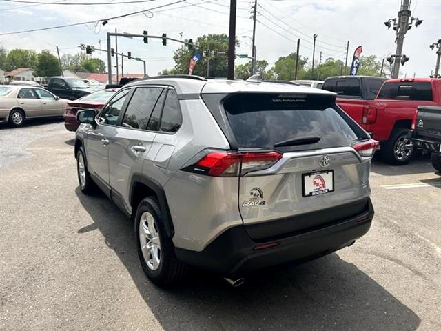 $27900 : 2021 RAV4 XLE AWD image 3