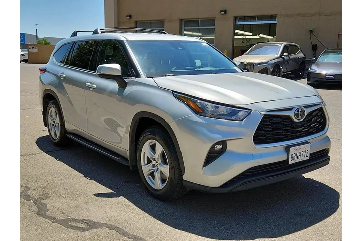 $27998 : Toyota Highlander 2020 LE 4d image 1