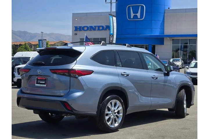 $39995 : Toyota Highlander 2023 L 4dr image 7