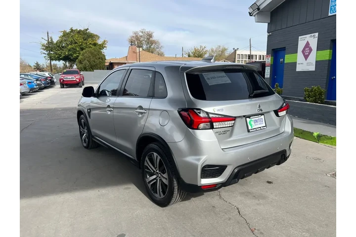 2020 Outlander Sport 2.0 ES 4 image 7