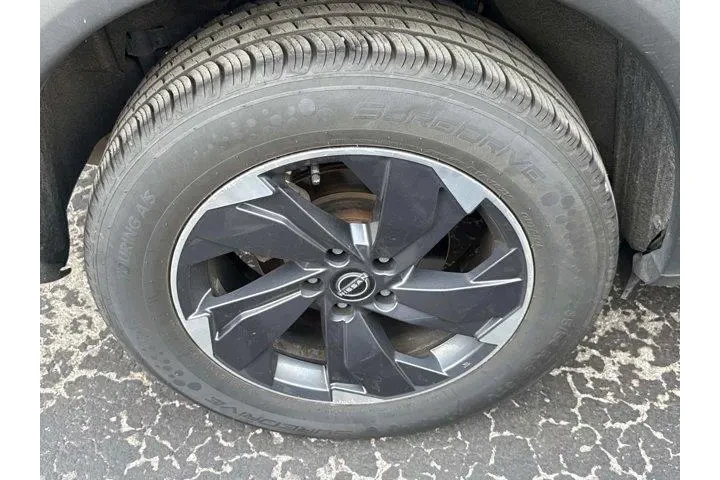 Nissan Rogue 2024 SV 4dr Cro image 4