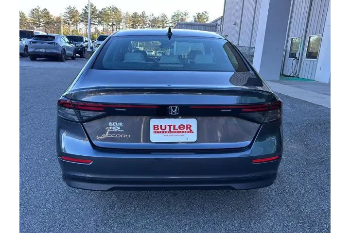 $24950 : Honda Accord 2024 LX 4dr Sed image 4