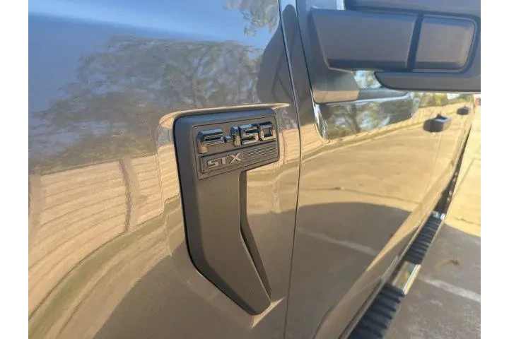 $33320 : Ford F-150 2023 4x2 XL 4dr S image 8