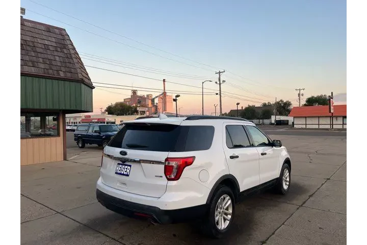 $13500 : 2016 Explorer One Owner | Dic image 8