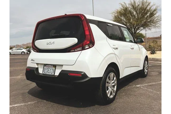 $11997 : Kia Soul 2022 LX 4dr Crossov image 5