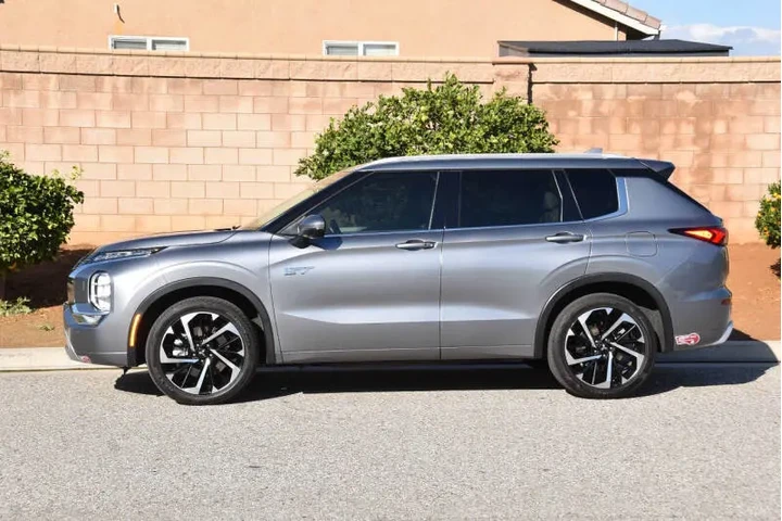 $39750 : 2023 Outlander PHEV SEL image 5