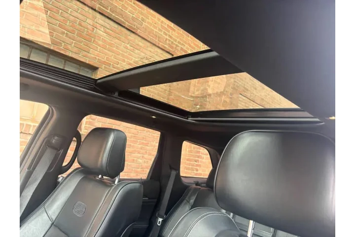 $18500 : 2017 Grand Cherokee Overland image 10