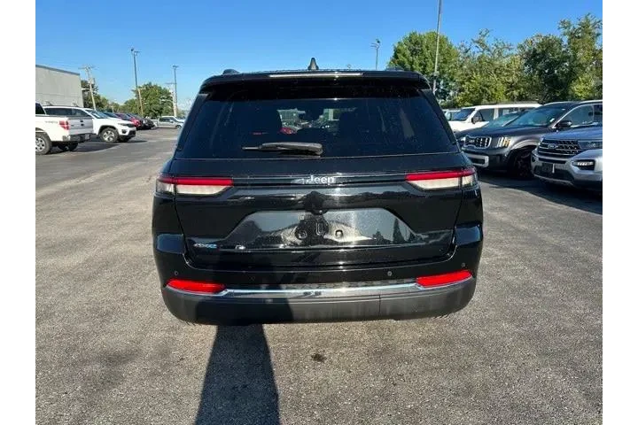 $27359 : Jeep Grand Cherokee 2023 4x4 image 6