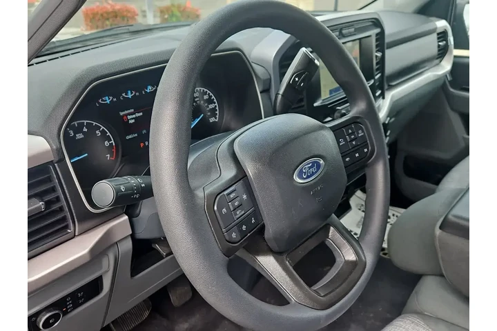 $31000 : Ford F-150 2023 4x2 XL 4dr S image 2