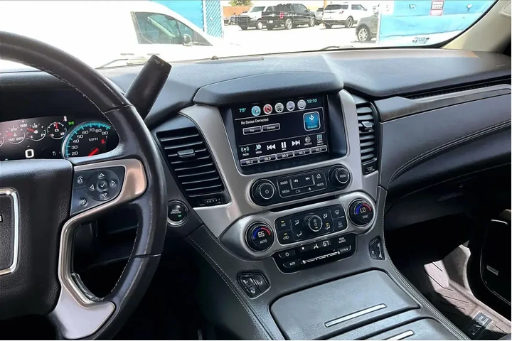 $32235 : GMC Yukon 2019 4x4 Denali 4d image 7